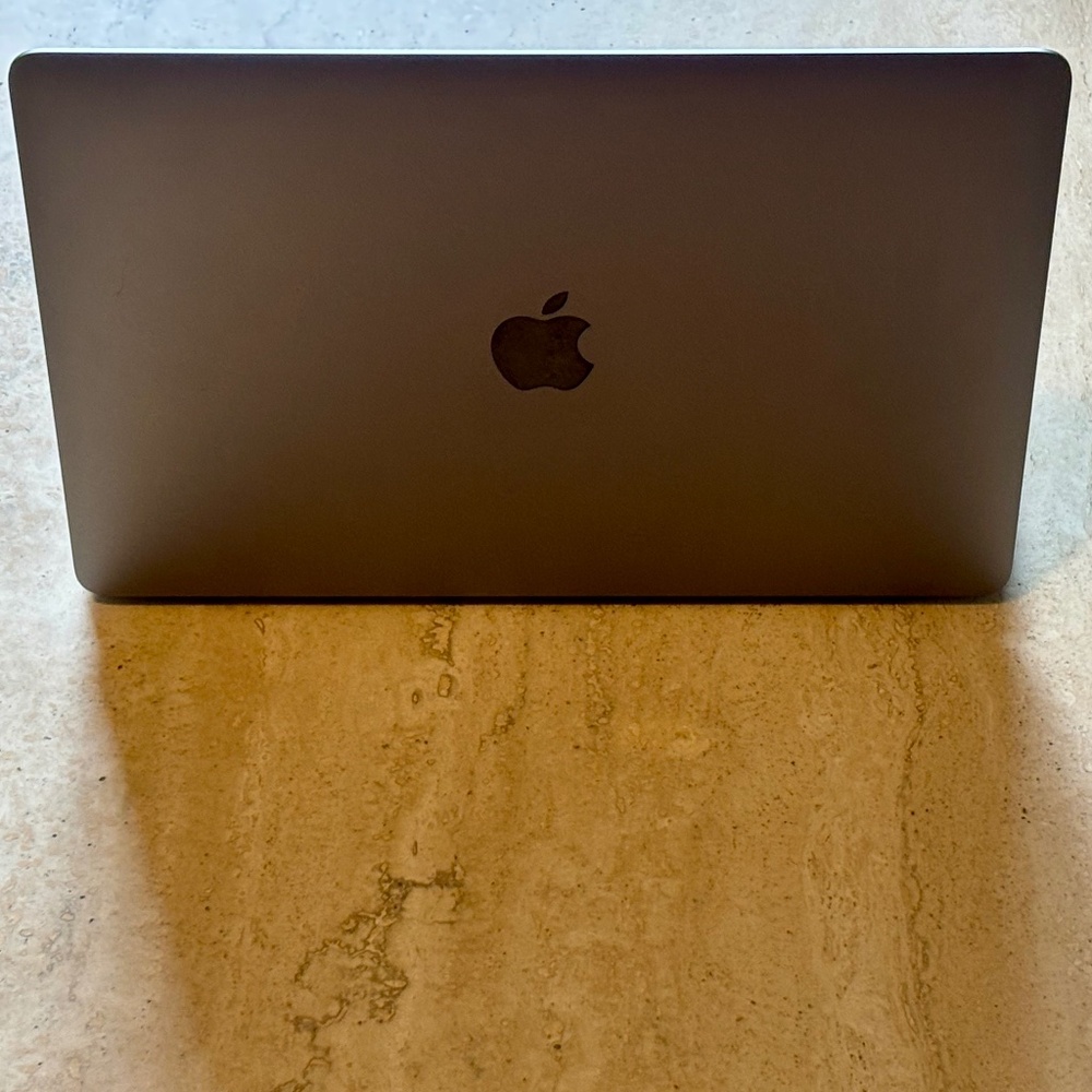 Apple MacBook Air (In Box) - Picture 8 of 12